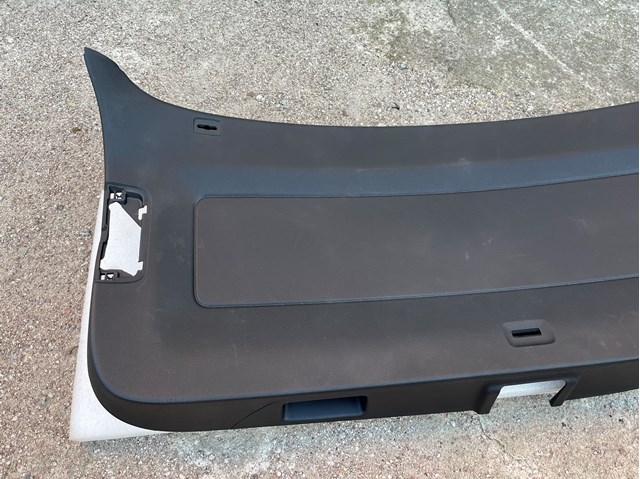 VAG 5N0867601A82V Обшивка (облицовка) крышки багажника (двери 3/5-й задней) в наличии Киев