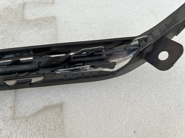 760853598AIDJ Решетка радиатора правая купить Ровно