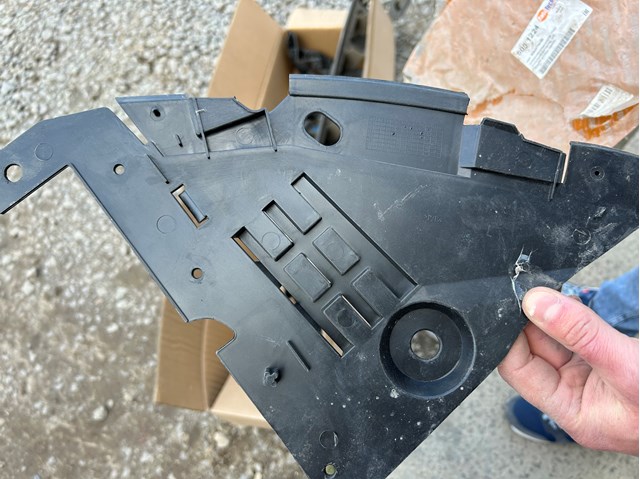 620257603R RENAULT Защита бампера переднего левая купить в Украина