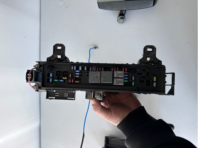 109440500D TESLA Блок предохранителей купить в Ужгород