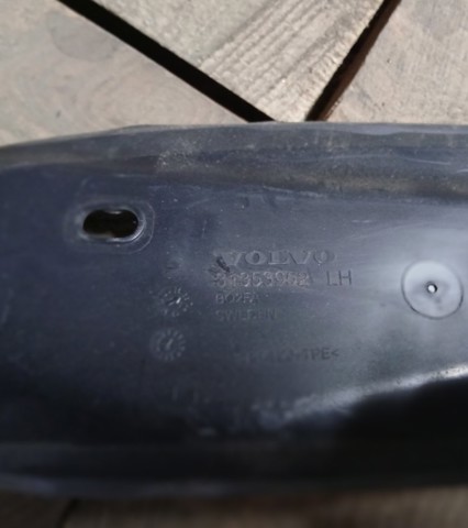 31353952 VOLVO Уплотнитель крыла купить в Тернополь