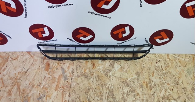 NISSAN 620743JA0A Решетка бампера переднего центральная в наличии Николаев