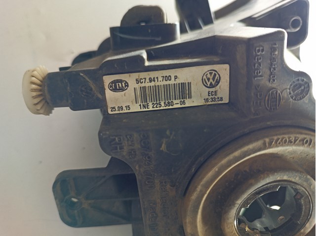 Противотуманка правая 5C7941700P VAG