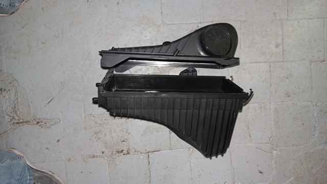 Корпус воздушного фильтра 7P0129607 VAG