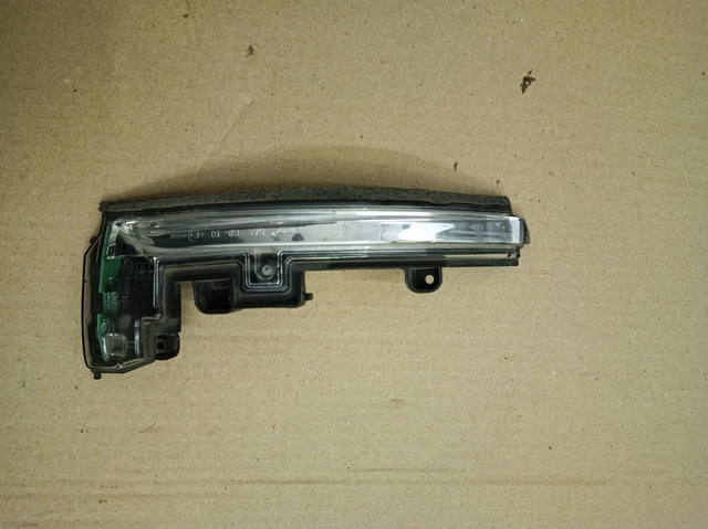 Указатель поворота зеркала правый LR027945 LAND ROVER