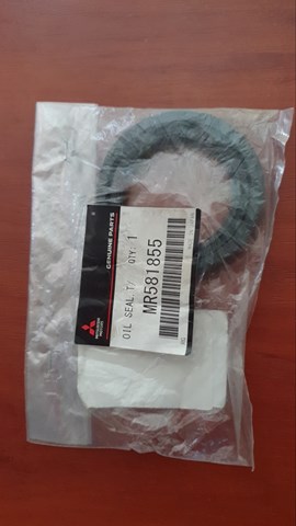 Сальник редуктора переднего моста MR581855 MITSUBISHI