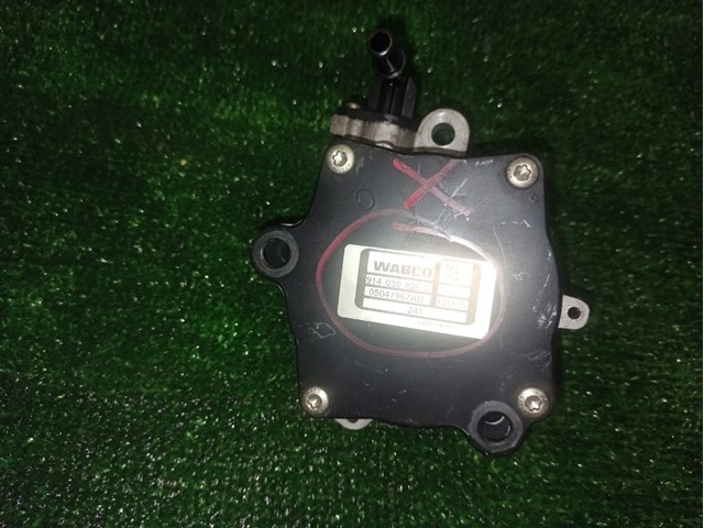 Насос вакуумный 05047967AB CHRYSLER