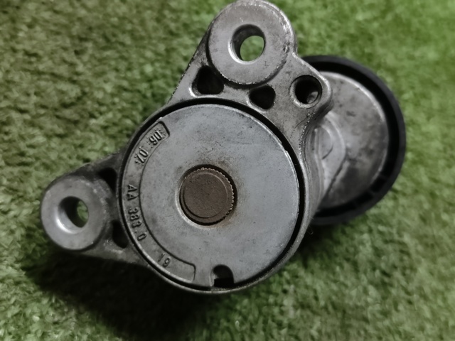 1345A060 MITSUBISHI Натяжитель приводного ремня купить в Ровно