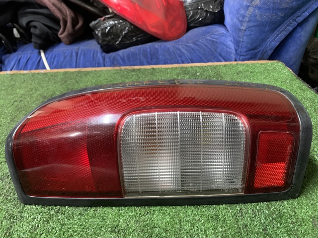 Задний правый стоп 265503S225 NISSAN