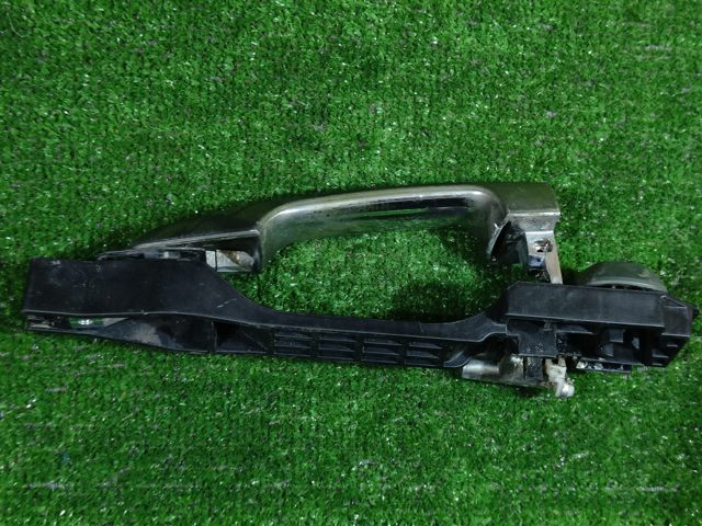 MITSUBISHI 5716A035 Держатель наружной ручки двери задней левой в наличии Черновцы