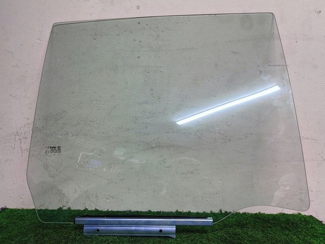 Стекло заднее правое 5736A008 MITSUBISHI