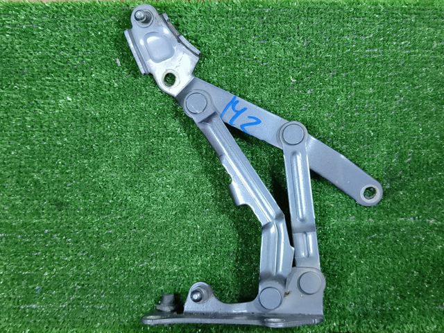Детали багажника (петли и упор крышки) 5923A014 MITSUBISHI