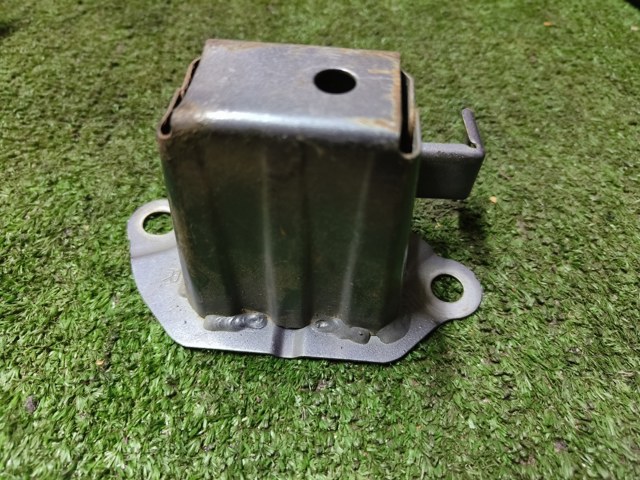 Правое крепление заднего бампера 6410A374 MITSUBISHI
