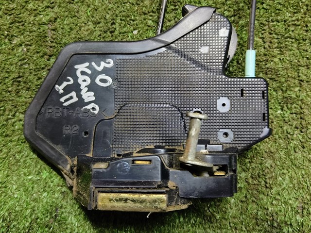 Замок задней двери, правой 6905033071 TOYOTA