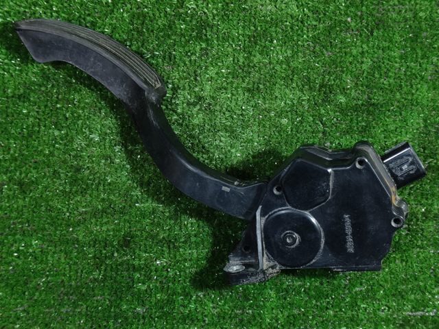 Педаль акселератора 7811033020 TOYOTA
