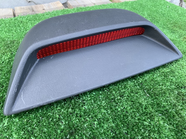 Дополнительный стоп-сигнал Toyota Camry 5