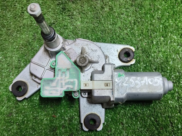 Мотор стеклоочистителя заднего стекла 8253A056 MITSUBISHI