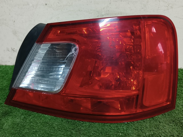 Задняя правая фара 8330A368 MITSUBISHI