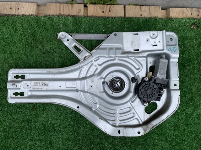 Стеклоподъемник задней левой двери 834702E010 HYUNDAI