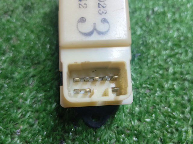 8608A023 MITSUBISHI Кнопка включения мотора стеклоподъемника задняя правая купить в Днепр