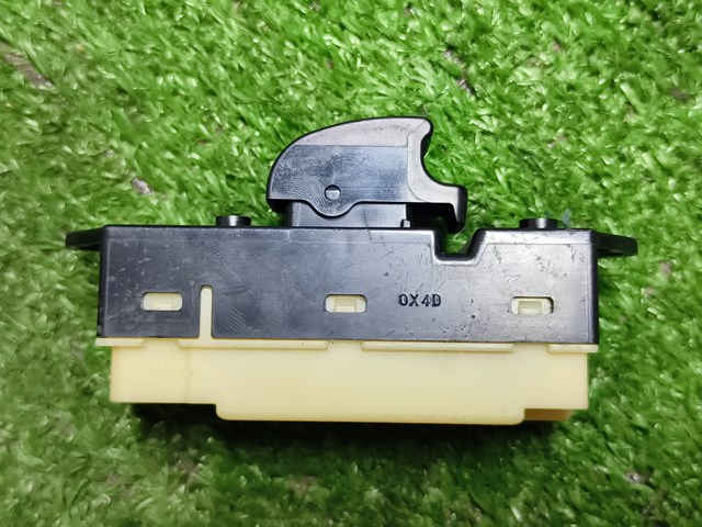 8608A023 MITSUBISHI Кнопка включения мотора стеклоподъемника задняя правая купить в Киев
