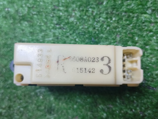8608A023 MITSUBISHI Кнопка включения мотора стеклоподъемника задняя правая купить в Сумы