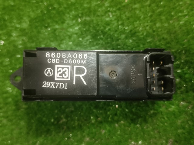 8608A066 MITSUBISHI Кнопочный блок управления стеклоподъемником задний правый купить в Чернигов