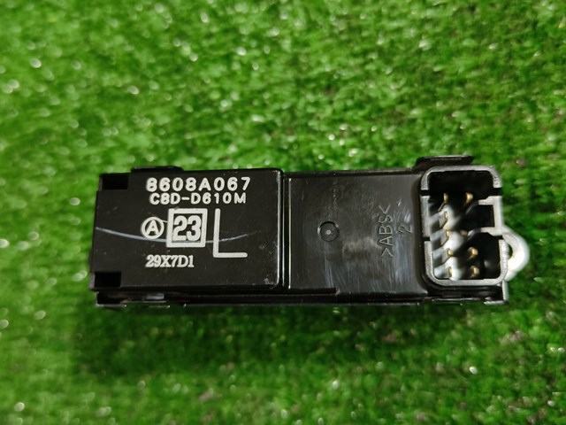 8608A067 Кнопочный блок управления стеклоподъемником задний левый купить Киев