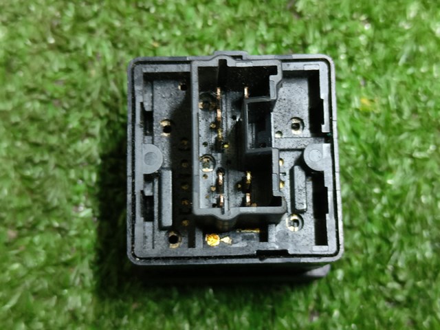 8610A114 MITSUBISHI Кнопка включения обогрева сиденья купить в Украина