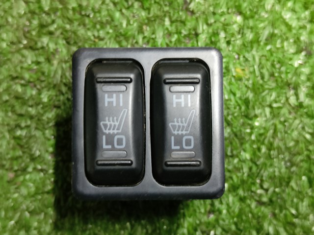 Кнопка включения обогрева сидения 8610A114 MITSUBISHI