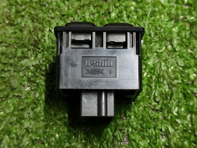 8610A114 MITSUBISHI Кнопка включения обогрева сиденья купить в Полтава