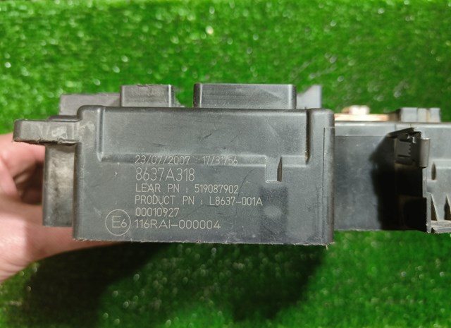 8637A318 MITSUBISHI Блок предохранителей задний салонный купить в Черкассы