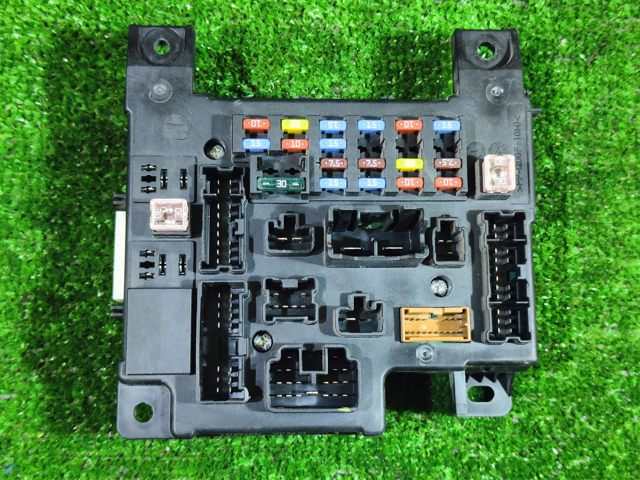 Коробка предохранителей Mitsubishi Outlander II XL