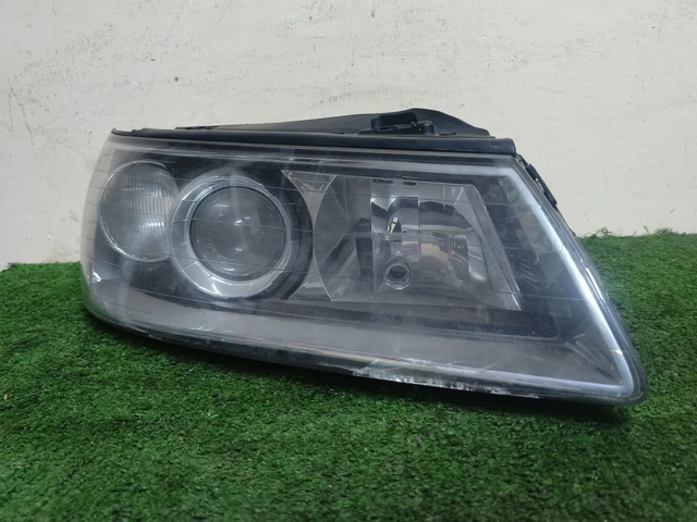 921023K000 HYUNDAI Фара правая купить в Николаев