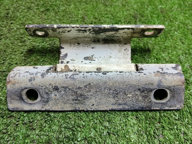 Петля заднего борта 93470EA800 NISSAN