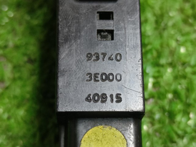 937403E000 HYUNDAI Кнопка включения обогрева сиденья купить в Украина