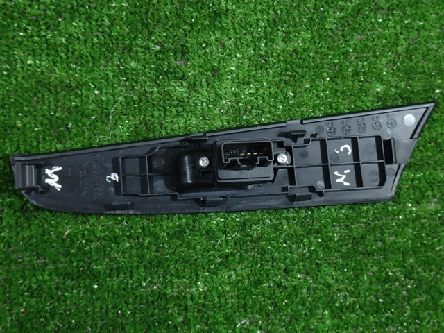 MAZDA B32H66370 Кнопка стеклоподъемника передняя в наличии Сумы