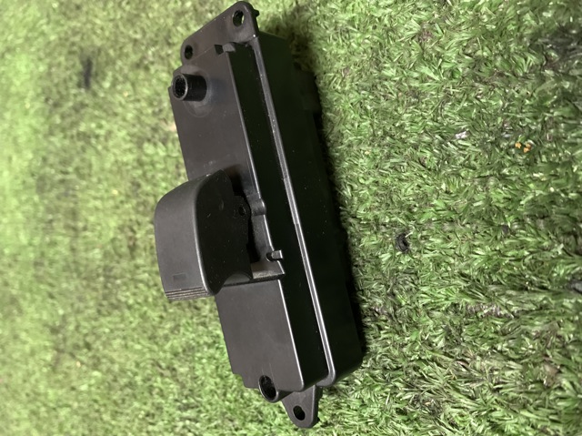 MAZDA GS1D66370 Кнопка стеклоподъемника передняя в наличии Николаев
