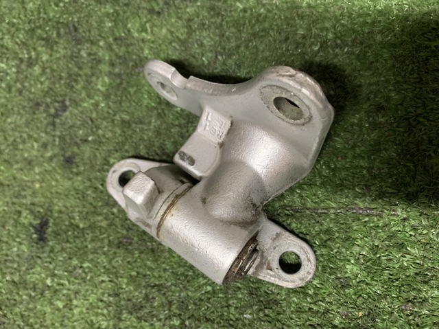 Петля задней двери, правой MN127866 MITSUBISHI