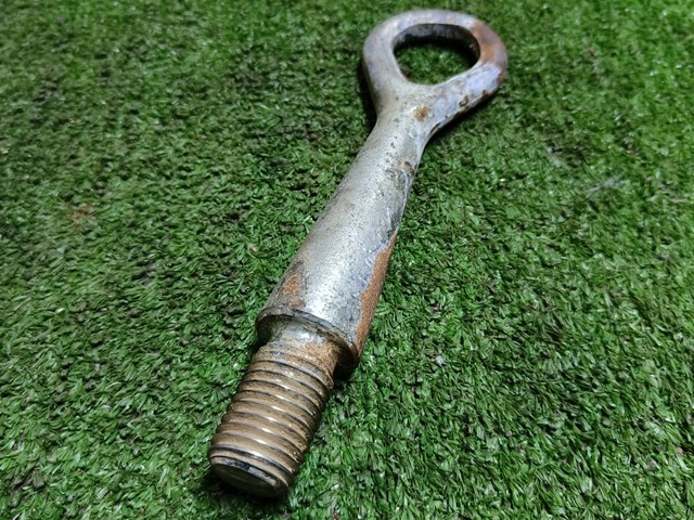 Крюк буксировочный MN165999 MITSUBISHI