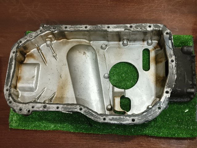 Поддон маслянный картера двигателя, верхняя часть MN187643 MITSUBISHI