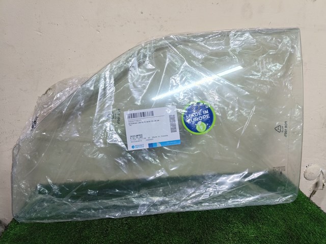 Стекла и уплотнители стекла ветрового правого/левого MR237965 MITSUBISHI