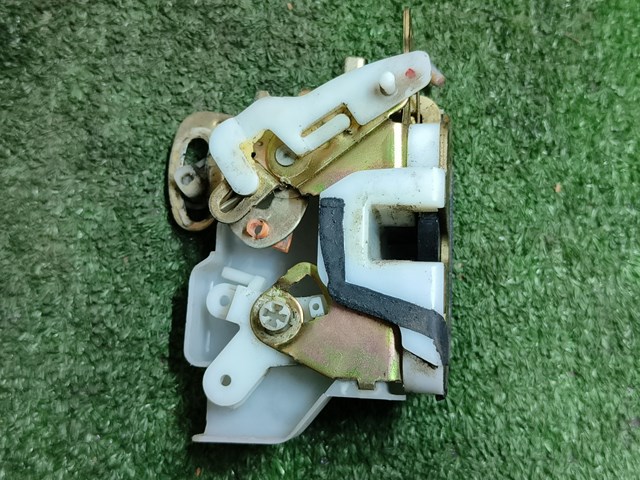 MR313409 MITSUBISHI Замок двери задней левой купить в Ровно