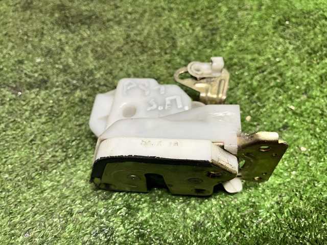 MITSUBISHI MR313410 Замок двери задней правой в наличии Ровно