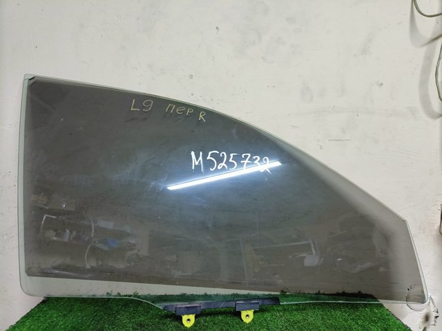 Стекло пассажирской двери MR525732 MITSUBISHI