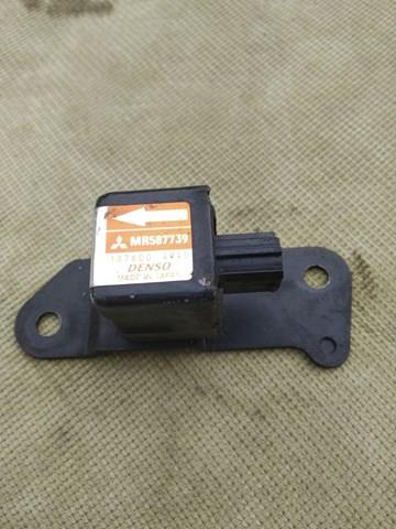 Датчик Айрбег передний MR587739 MITSUBISHI