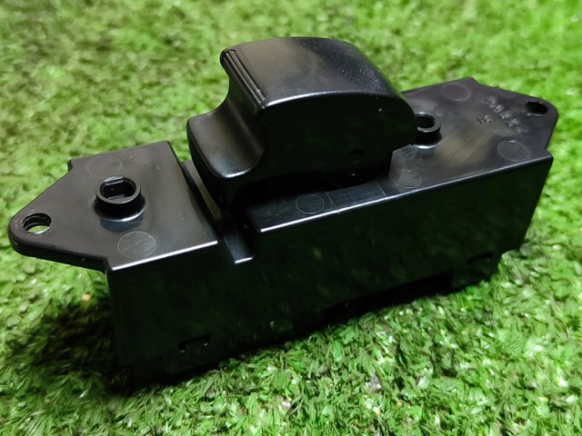 Кнопки переднего правого стекло подъёмника MR587955 MITSUBISHI
