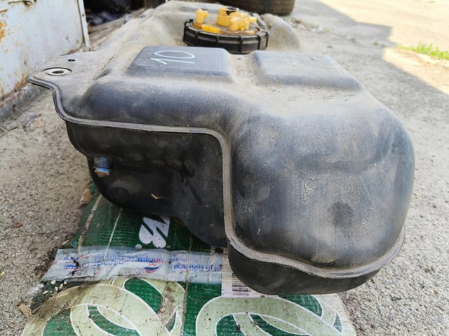 MITSUBISHI MR978279 Бак топливный в наличии Ирпень