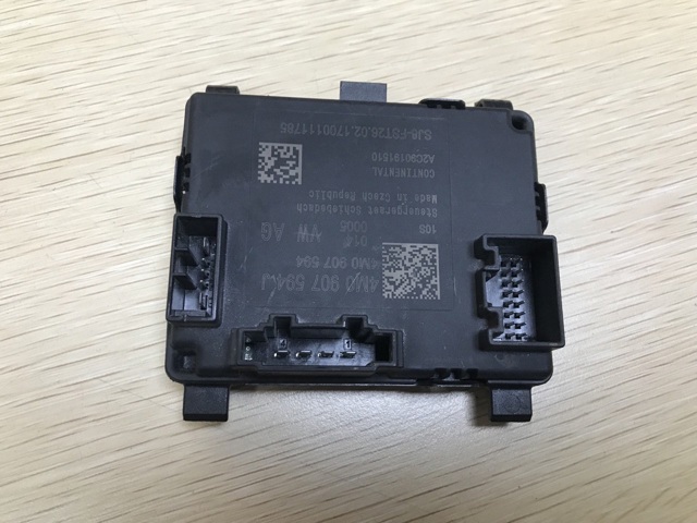 Крышка люка крыши передняя 4M0907594J VAG