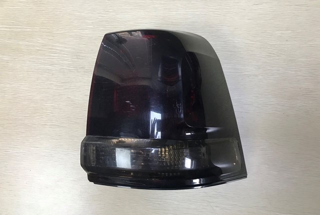 Фонарь задний правый, внешний 8155160820 TOYOTA